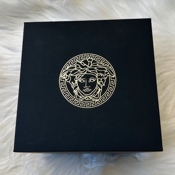 Versace Icon Active Quartz Watch, Polycarbonate, Black, 44 mm, VEZ701022 NWT - Picture 13 of 14